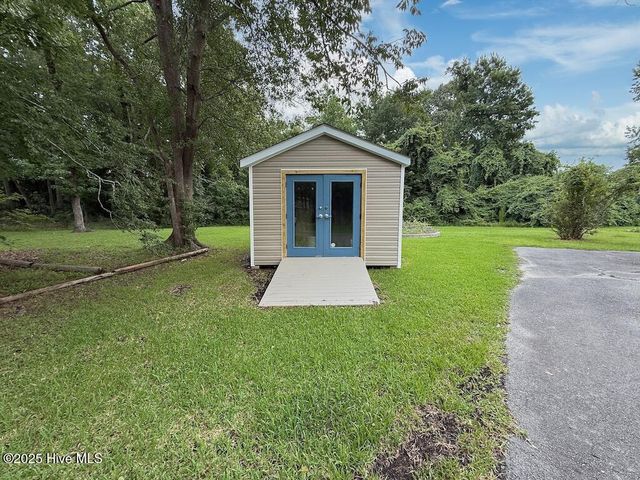 211 Country Club Boulevard, Jacksonville, NC 28540