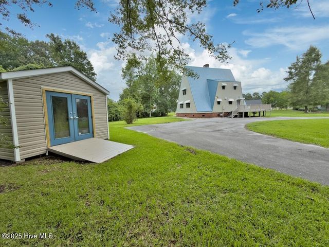 211 Country Club Boulevard, Jacksonville, NC 28540