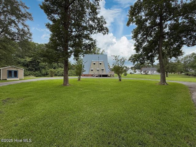 211 Country Club Boulevard, Jacksonville, NC 28540
