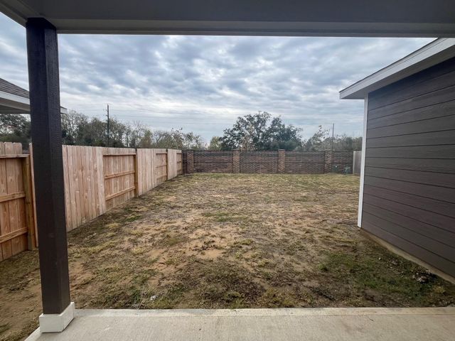 2526 Green Jasper Drive, Iowa Colony, TX 77583