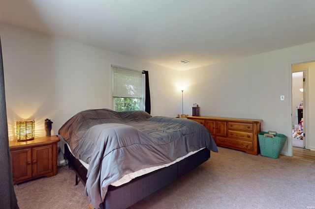 4122 Secretariat Drive, Newburgh, IN 47630