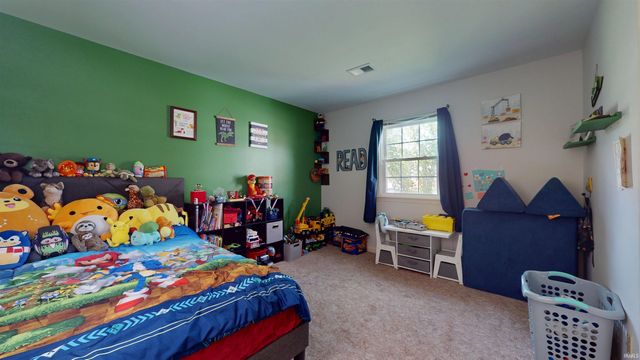 4122 Secretariat Drive, Newburgh, IN 47630
