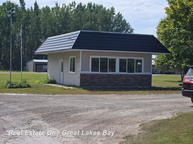 620 E Huron Road, Au Gres, MI 48703