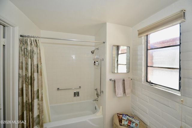 322 S La Canada Dr Unit C, Green Valley, AZ 85614