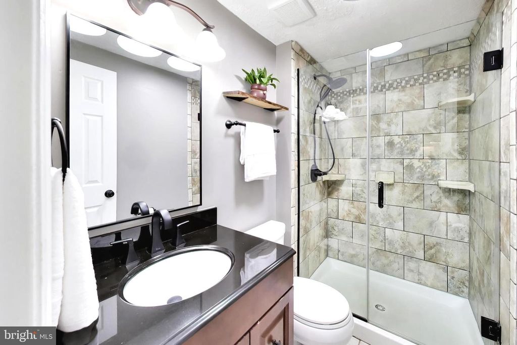 Image 14 of property listing at 511 HOLLYBERRY WAY, Frederick, MD 21703