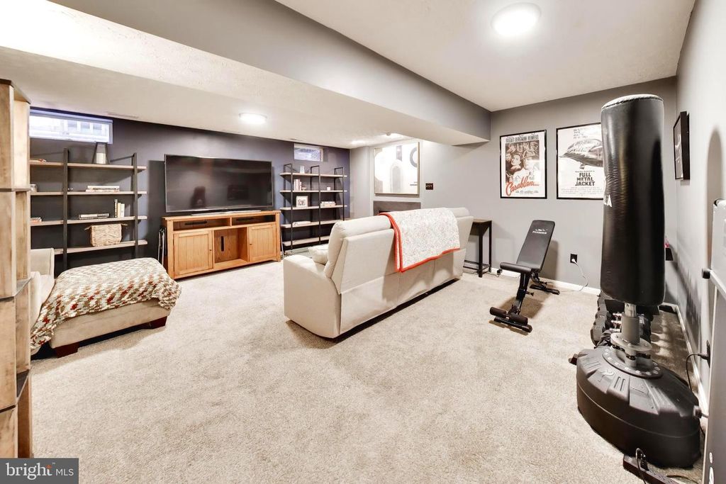 Image 19 of property listing at 511 HOLLYBERRY WAY, Frederick, MD 21703