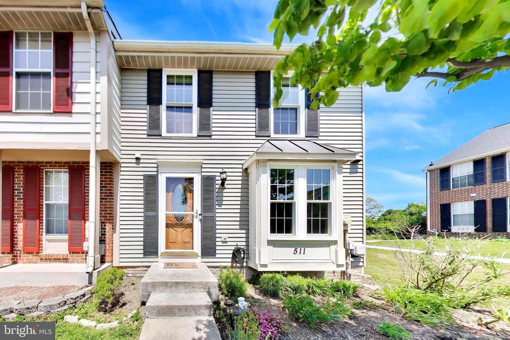 Image 2 of property listing at 511 HOLLYBERRY WAY, Frederick, MD 21703