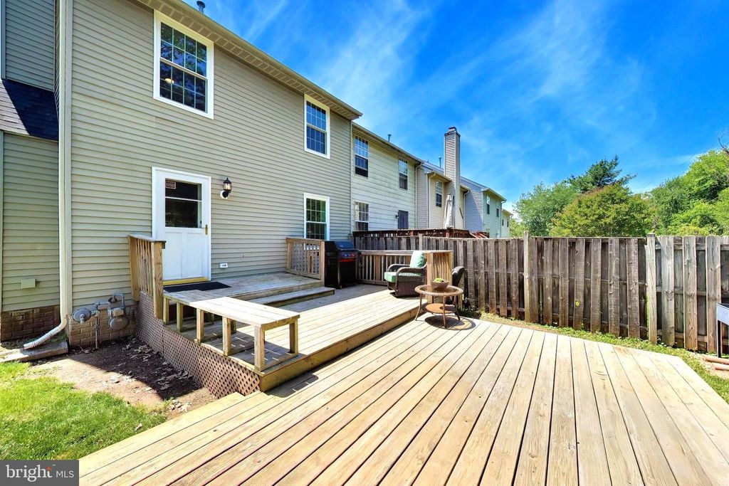 Image 22 of property listing at 511 HOLLYBERRY WAY, Frederick, MD 21703