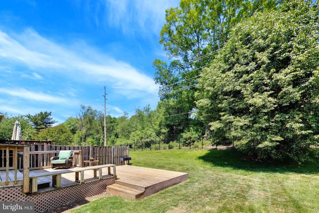 Image 24 of property listing at 511 HOLLYBERRY WAY, Frederick, MD 21703