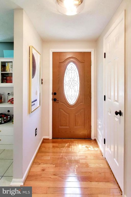 Image 3 of property listing at 511 HOLLYBERRY WAY, Frederick, MD 21703