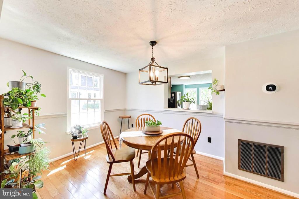 Image 7 of property listing at 511 HOLLYBERRY WAY, Frederick, MD 21703