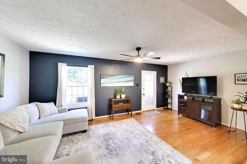 Image 8 of property listing at 511 HOLLYBERRY WAY, Frederick, MD 21703