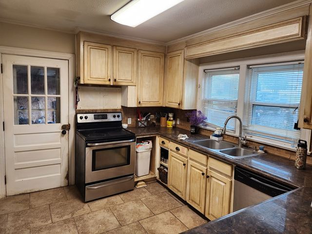 1905 Van Buren St, Dothan, AL 36301