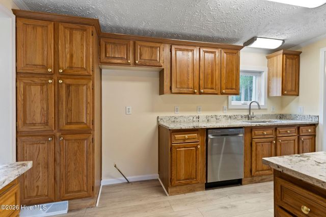195 Bellhammon Forest Drive, Rocky Point, NC 28457