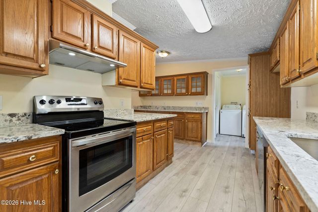 195 Bellhammon Forest Drive, Rocky Point, NC 28457