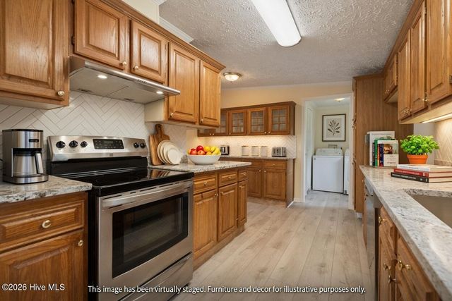 195 Bellhammon Forest Drive, Rocky Point, NC 28457