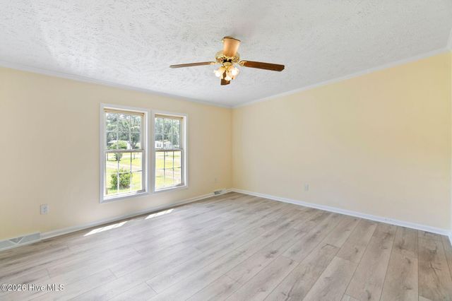 195 Bellhammon Forest Drive, Rocky Point, NC 28457