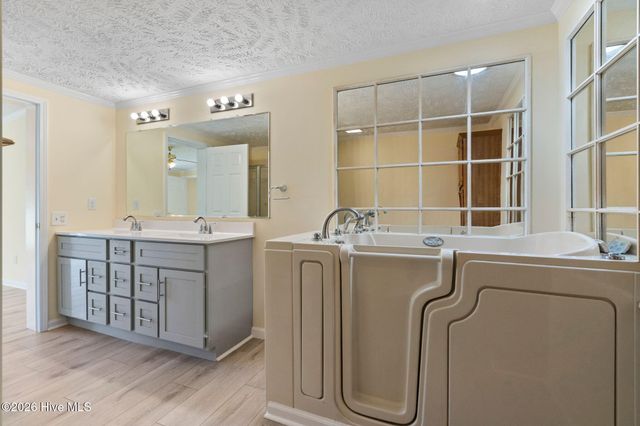 195 Bellhammon Forest Drive, Rocky Point, NC 28457