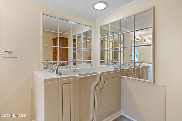 195 Bellhammon Forest Drive, Rocky Point, NC 28457