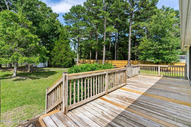 195 Bellhammon Forest Drive, Rocky Point, NC 28457