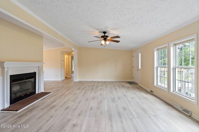 195 Bellhammon Forest Drive, Rocky Point, NC 28457