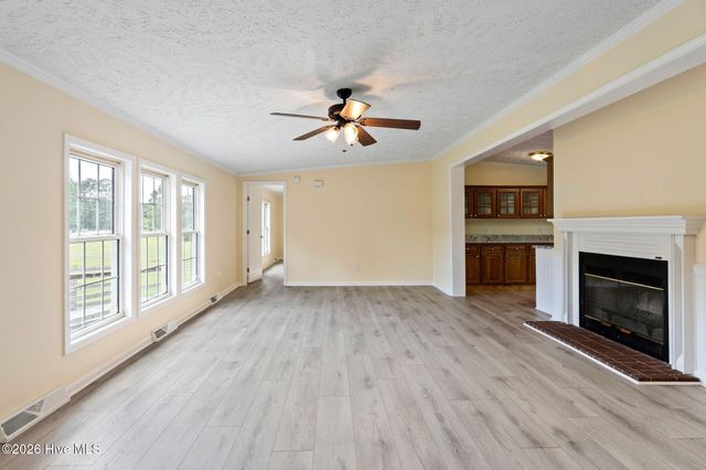 195 Bellhammon Forest Drive, Rocky Point, NC 28457
