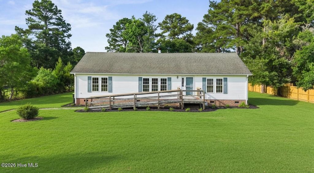 195 Bellhammon Forest Drive, Rocky Point, NC 28457