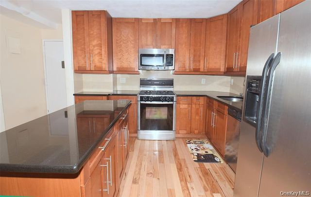 12-32 Diane Place 204 L, Bayside, NY 11360