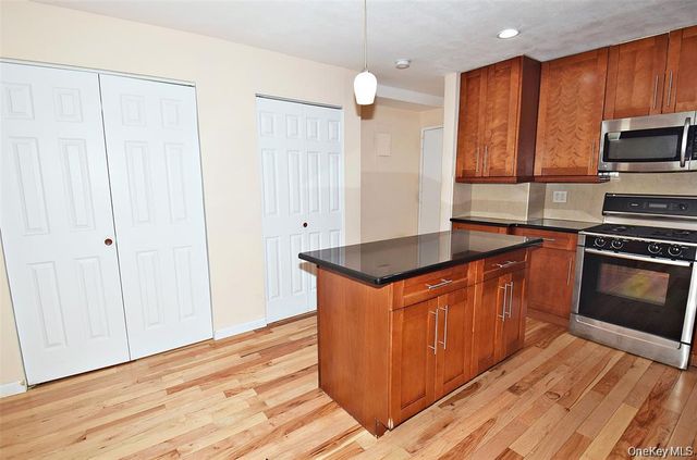 12-32 Diane Place 204 L, Bayside, NY 11360