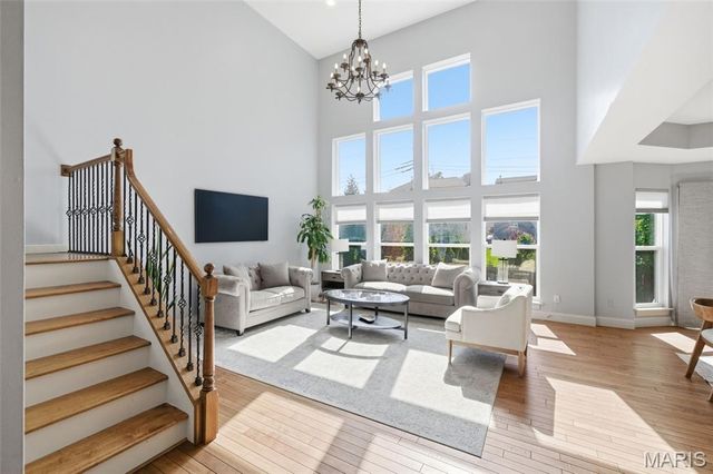 735 Harvest Lane, Olivette, MO 63132