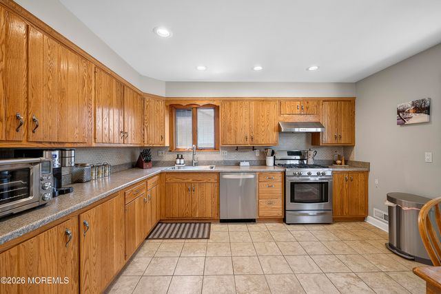 6 Forsgate Drive, Freehold, NJ 07728