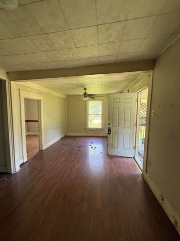 2159 N Taylor Avenue, Springfield, MO 65803