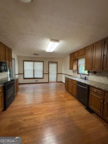 910 Thousand Oaks Drive, Lawrenceville, GA 30043