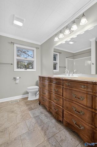 995 Gordon Street, Gadsden, AL 35901