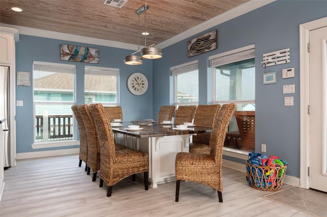 2703 Gillespie, Crystal Beach, TX 77650