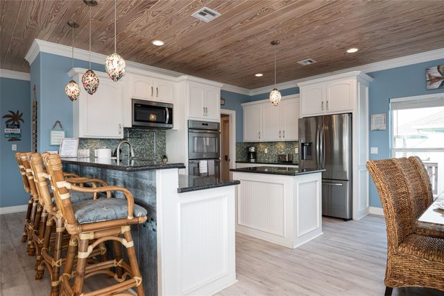 2703 Gillespie, Crystal Beach, TX 77650