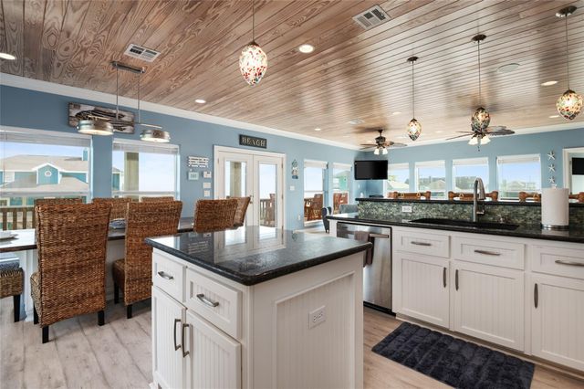 2703 Gillespie, Crystal Beach, TX 77650