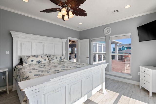 2703 Gillespie, Crystal Beach, TX 77650