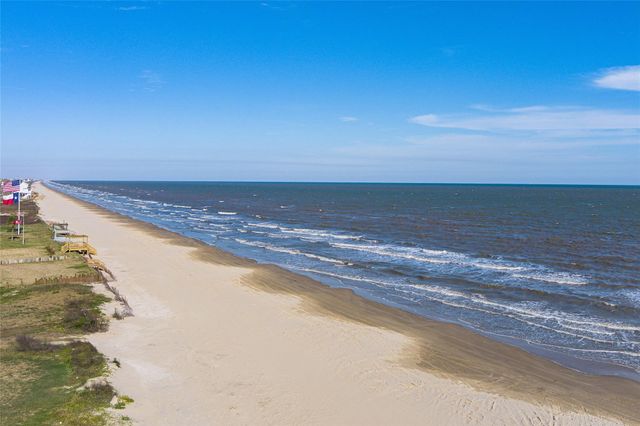 2703 Gillespie, Crystal Beach, TX 77650