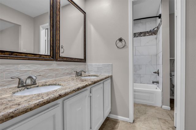 8 Still Glen Court, The Woodlands, TX 77381