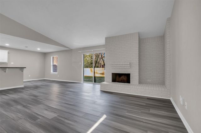 8 Still Glen Court, The Woodlands, TX 77381