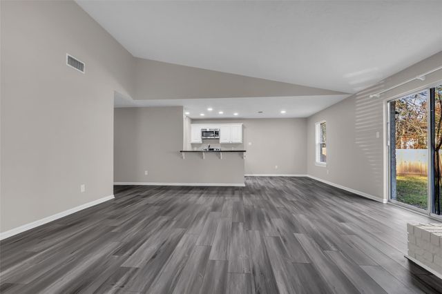 8 Still Glen Court, The Woodlands, TX 77381