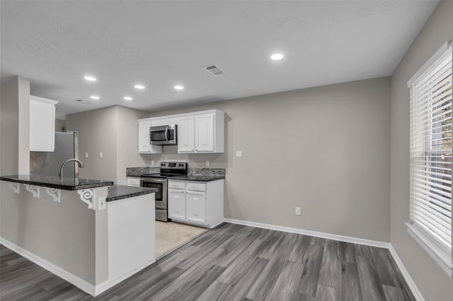 8 Still Glen Court, The Woodlands, TX 77381