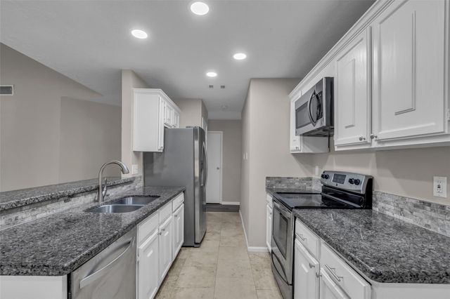 8 Still Glen Court, The Woodlands, TX 77381