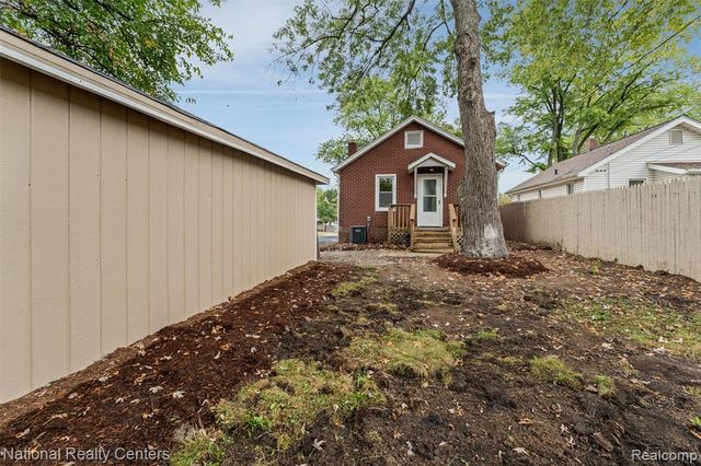 793 Orlando Avenue, Pontiac, MI 48340