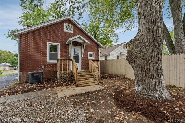 793 Orlando Avenue, Pontiac, MI 48340