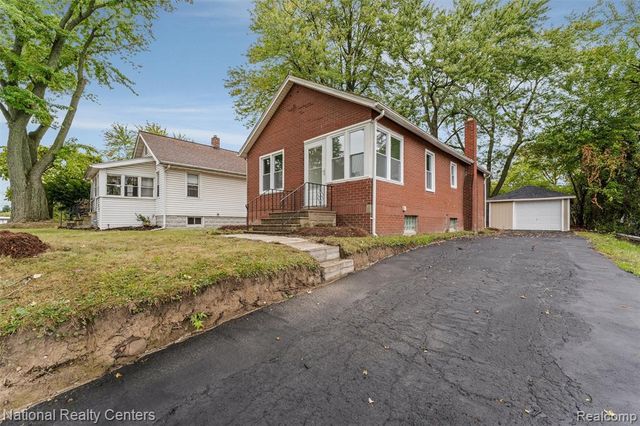 793 Orlando Avenue, Pontiac, MI 48340