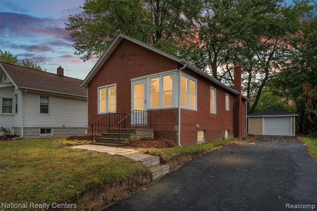 793 Orlando Avenue, Pontiac, MI 48340