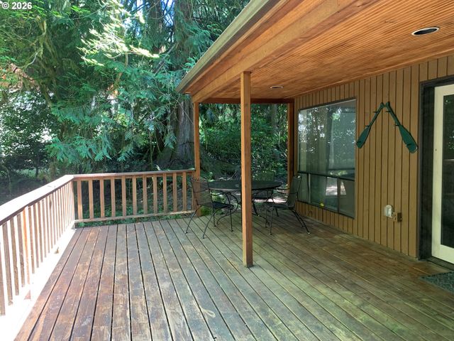 24375 E FAHIE Ln, Welches, OR 97067