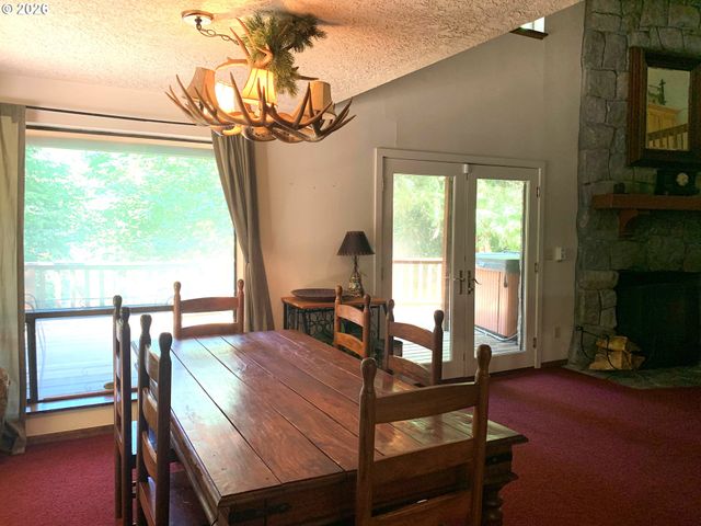 24375 E FAHIE Ln, Welches, OR 97067